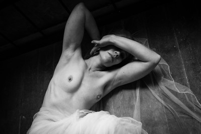» #3/3 « / M O O D / Blog post by <a href="https://strkng.com/en/photographer/carpe+lucem/">Photographer Carpe Lucem</a> / 2022-07-30 11:30 / Nude