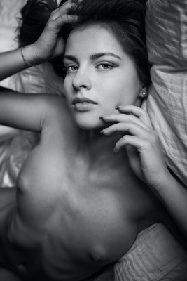 Hey You! / Nude / eyes,portrait,beauty,face,expression,bed,lips