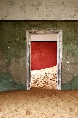 » #1/9 « / Colors and missing Doors / Blog post by <a href="https://strkng.com/en/photographer/kerstin+niem%C3%B6ller/">Photographer Kerstin Niemöller</a> / 2018-10-30 15:48