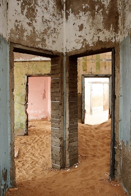 » #5/9 « / Colors and missing Doors / Blog-Beitrag von <a href="https://strkng.com/de/fotografin/kerstin+niem%C3%B6ller/">Fotografin Kerstin Niemöller</a> / 30.10.2018 15:48