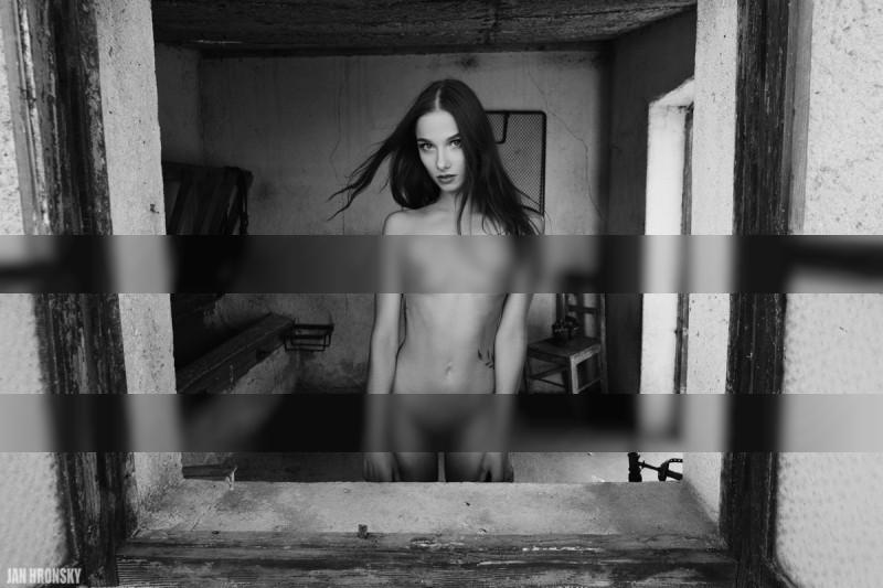 Windows 2000 / Nude  Fotografie von Fotograf Ján Hronský ★3 | STRKNG