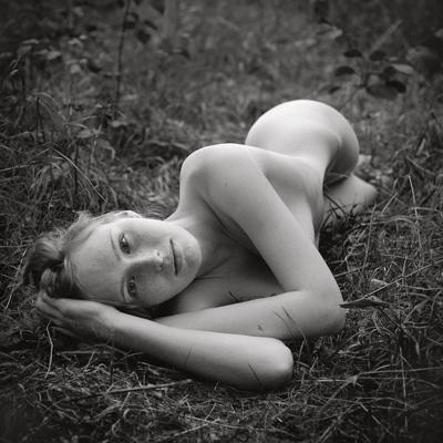 Curved / Nude  Fotografie von Model Marie ★80 | STRKNG