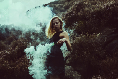 Smoke / Konzeptionell  Fotografie von Model Sandra Löwenherz ★46 | STRKNG