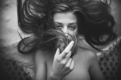 curl / Portrait  photography by Model la gipsy ★116 | STRKNG