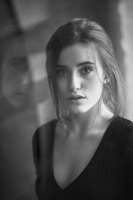Fenja / Portrait  photography by Photographer Thomas Ruppel ★25 | STRKNG