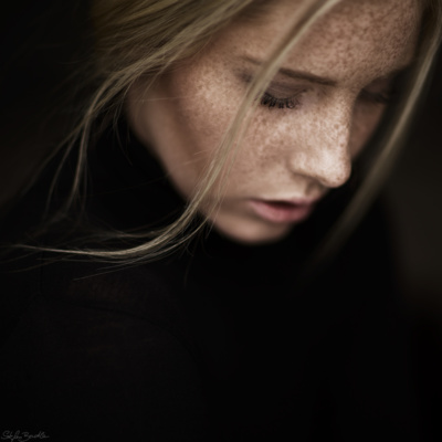 fragile / Portrait  Fotografie von Fotograf Stefan Beutler ★147 | STRKNG