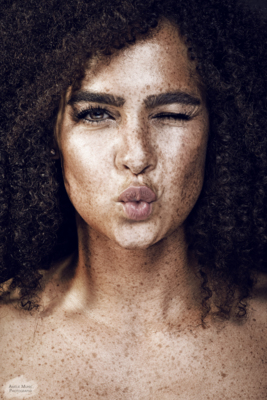 Kiss / Portrait  photography by Photographer Amelie ★2 | STRKNG