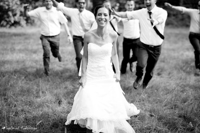 Chasing the bride / Wedding  photography by Photographer Stefan Hill Photographie ★1 | STRKNG