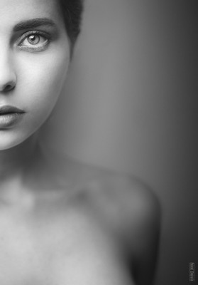 Mélanie / Portrait  photography by Photographer Pascal Chapuis ★65 | STRKNG