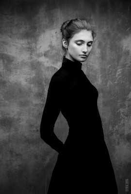 Jeanne / Portrait  photography by Photographer Pascal Chapuis ★67 | STRKNG