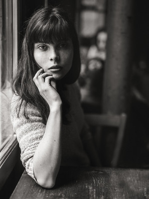 Clara / Portrait  photography by Photographer Pascal Chapuis ★67 | STRKNG