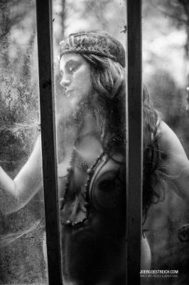 Rosemarys Baby / People  photography by Photographer Jörg Oestreich ★9 | STRKNG