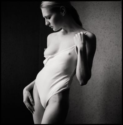 White bodysuit / Nude  Fotografie von Model Nebula Andromeda ★47 | STRKNG