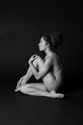 Pose / Nude  photography by Photographer Michael Stoecklin ★4 | STRKNG
