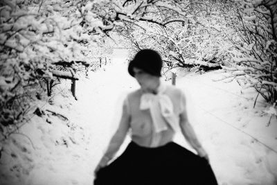 Zurück in die Vergangenheit / Black and White  photography by Model Britta ★6 | STRKNG