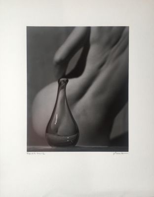 Nude With Vase I / Nude  Fotografie von Fotograf Greggory Wood ★7 | STRKNG