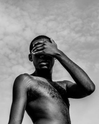 Clouded Mind // Head in the Clouds / Black and White  photography by Photographer Jamie Thißen-Betts ★4 | STRKNG