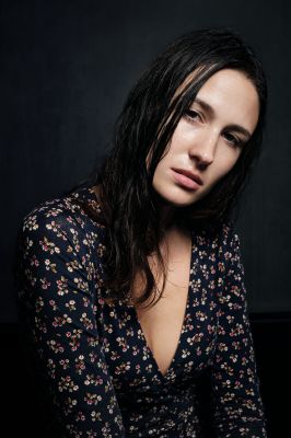 Andrea wet / Portrait  photography by Photographer Rapha Nook ★2 | STRKNG