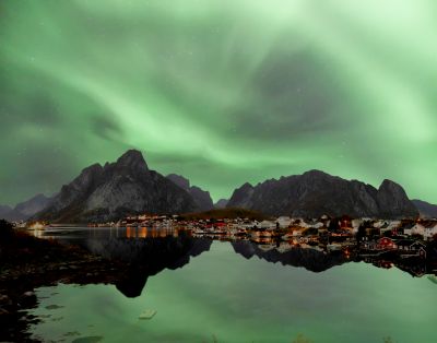 One night in Reine / Night  photography by Photographer Voodoo.Photography ★1 | STRKNG