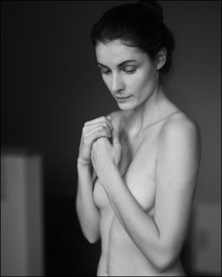 Vulnerable / Nude  Fotografie von Model Janosch. ★18 | STRKNG