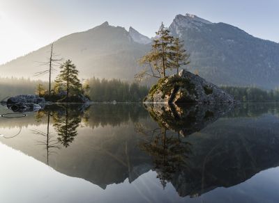 Sonnenaufgang am Hintersee / Landscapes  photography by Photographer Jonathan Trautmann | STRKNG