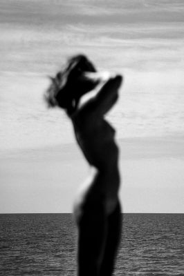 Sea horizon. / Nude  photography by Photographer Jevgenij Balezin ★7 | STRKNG