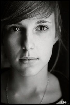 Portraits de femmes / Portrait  photography by Photographer Eric Rosier | STRKNG