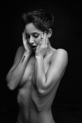 Miriam, 2023 / Nude  photography by Photographer Federico Fiorenzani ★3 | STRKNG