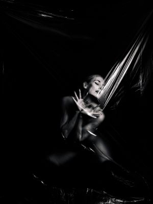 Trapped / Portrait  photography by Photographer davalPHOTO ★3 | STRKNG